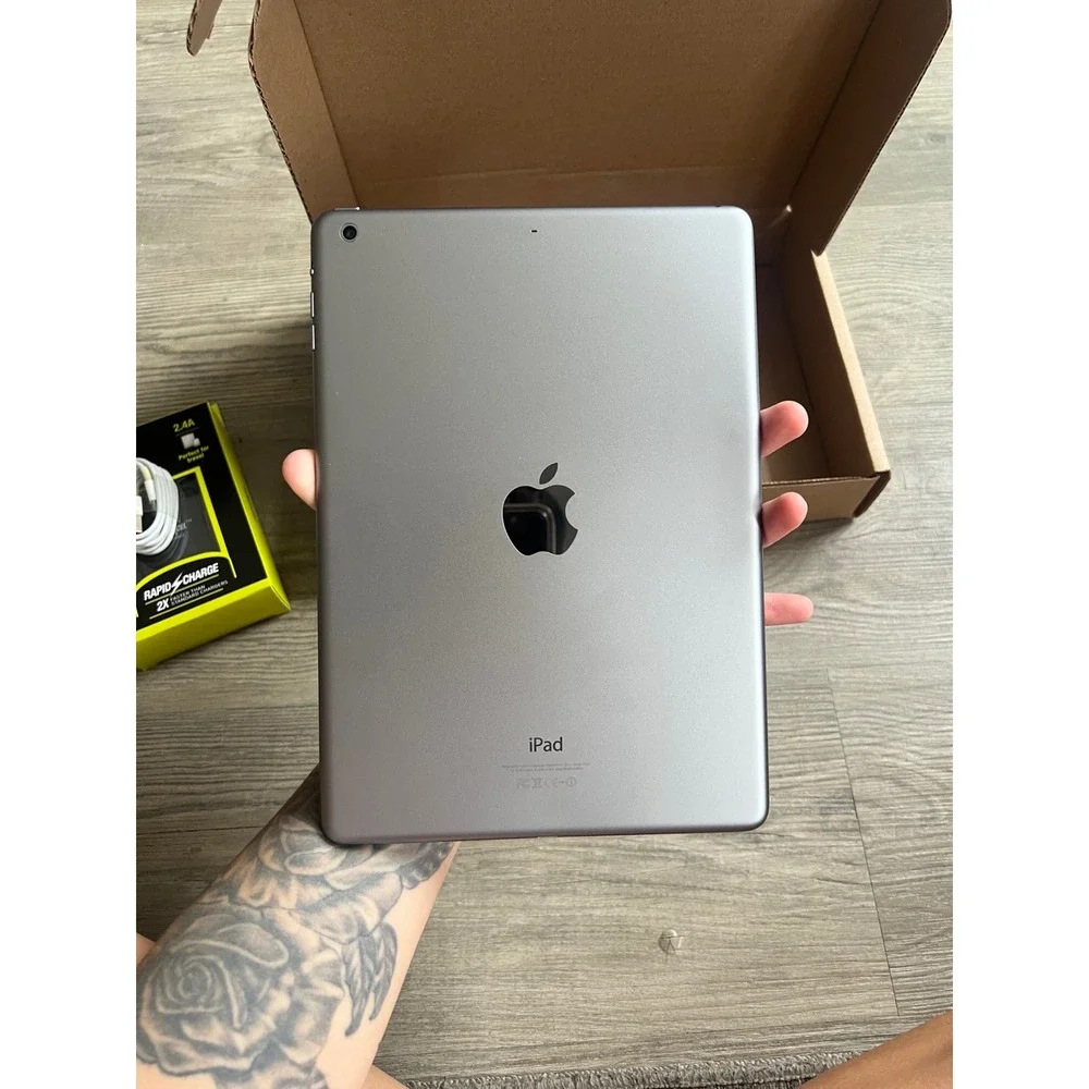 Apple IPad Air A1474 16GB WiFi 9.7